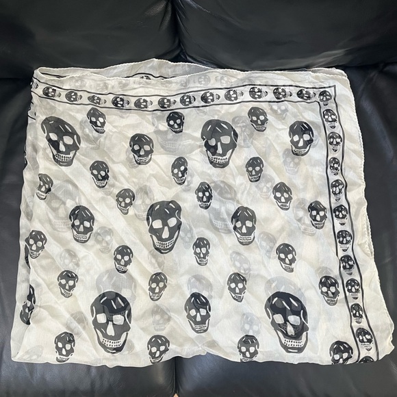 Alexander McQueen Silk Skull Scarf - Picture 2 of 9